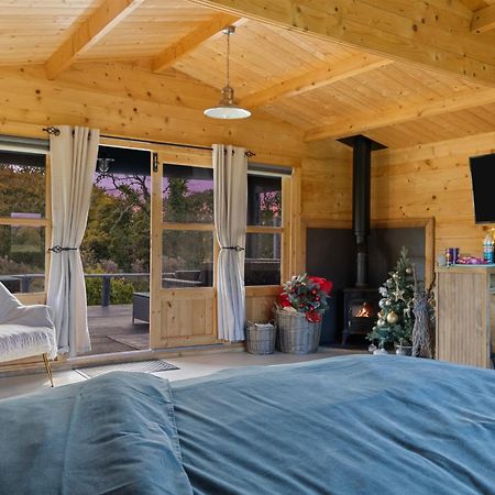 Choller Lake Lodges - Primrose Cabin With Private Hot Tub Arundel Extérieur photo