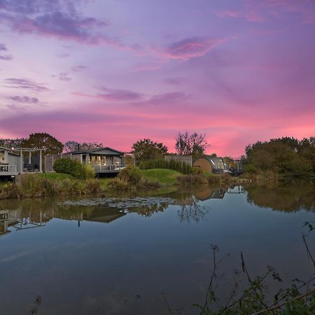 Choller Lake Lodges - Primrose Cabin With Private Hot Tub Arundel Extérieur photo