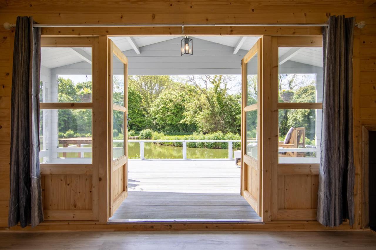 Choller Lake Lodges - Primrose Cabin With Private Hot Tub Arundel Extérieur photo