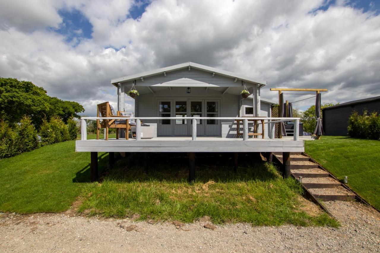 Choller Lake Lodges - Primrose Cabin With Private Hot Tub Arundel Extérieur photo