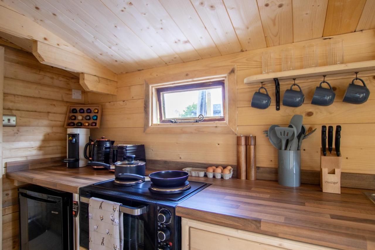 Choller Lake Lodges - Primrose Cabin With Private Hot Tub Arundel Extérieur photo