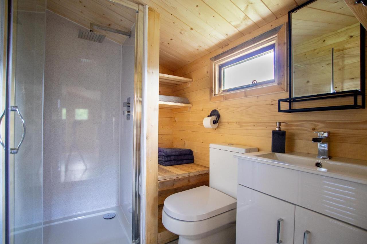 Choller Lake Lodges - Primrose Cabin With Private Hot Tub Arundel Extérieur photo