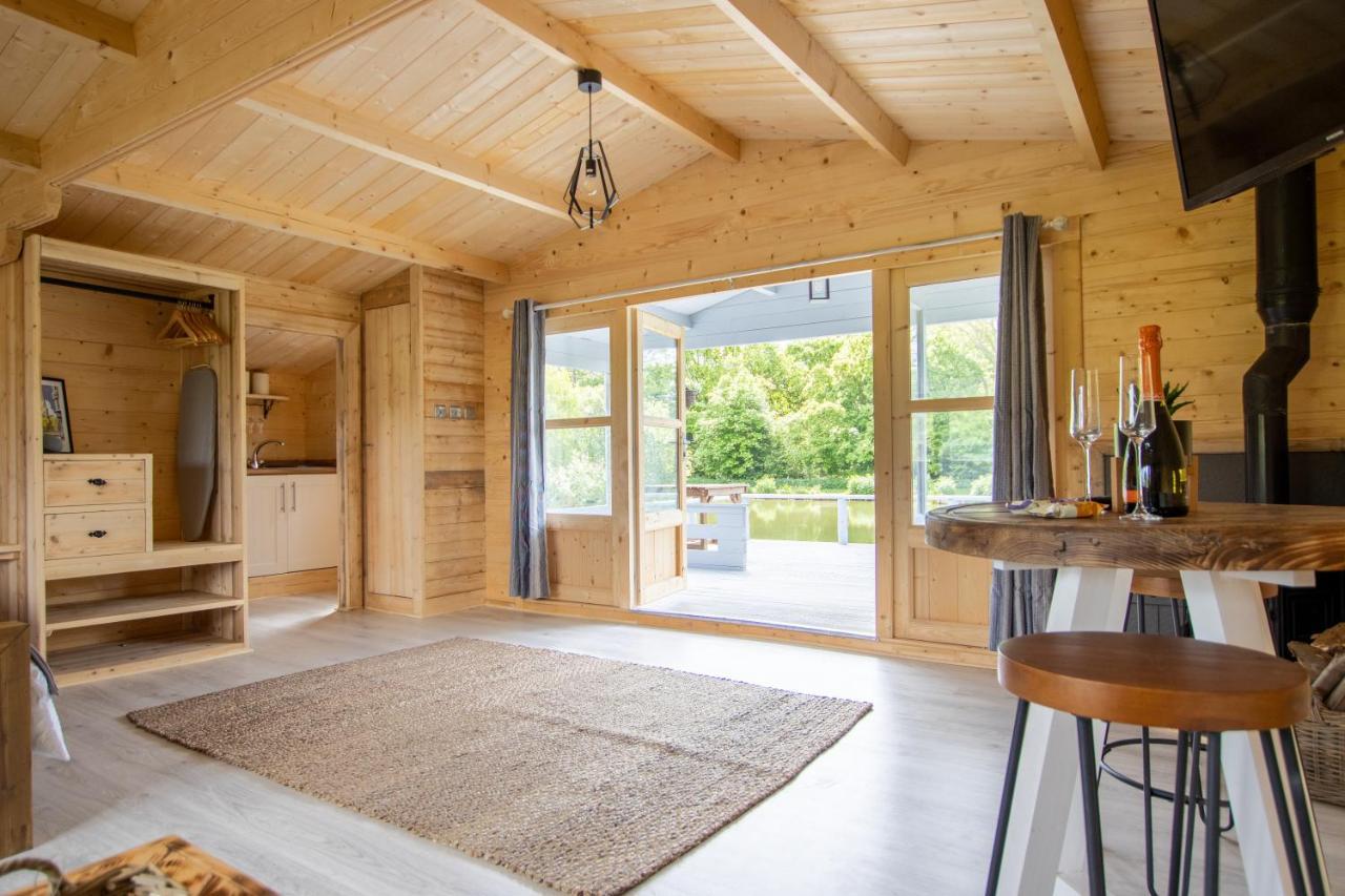 Choller Lake Lodges - Primrose Cabin With Private Hot Tub Arundel Extérieur photo