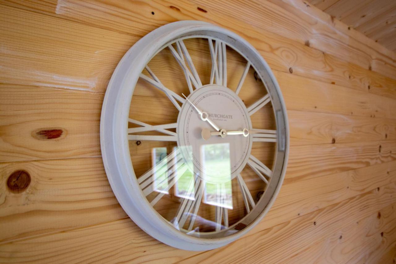 Choller Lake Lodges - Primrose Cabin With Private Hot Tub Arundel Extérieur photo