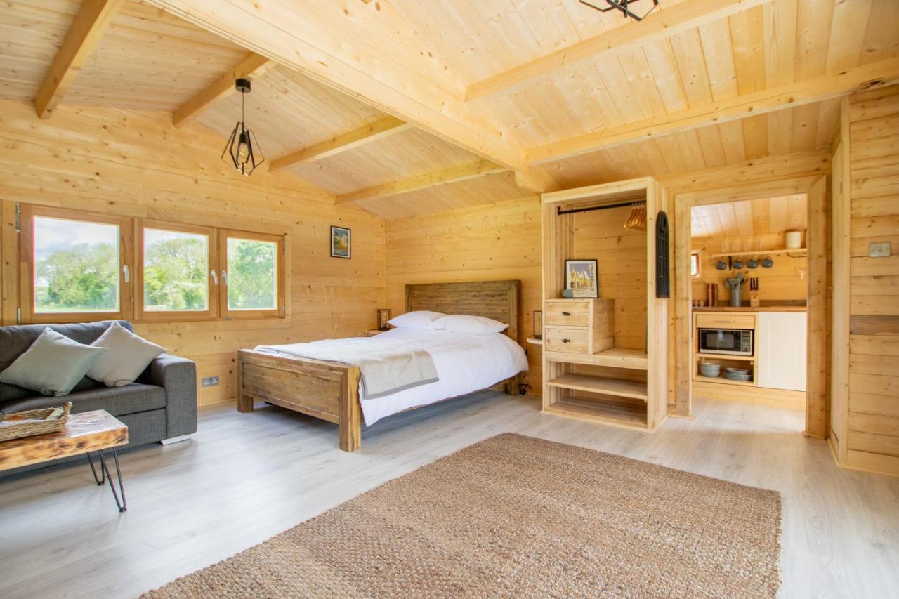 Choller Lake Lodges - Primrose Cabin With Private Hot Tub Arundel Extérieur photo