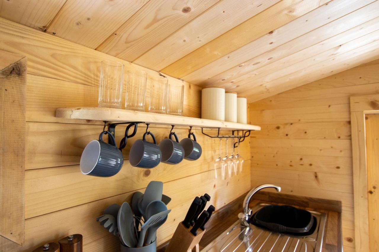 Choller Lake Lodges - Primrose Cabin With Private Hot Tub Arundel Extérieur photo