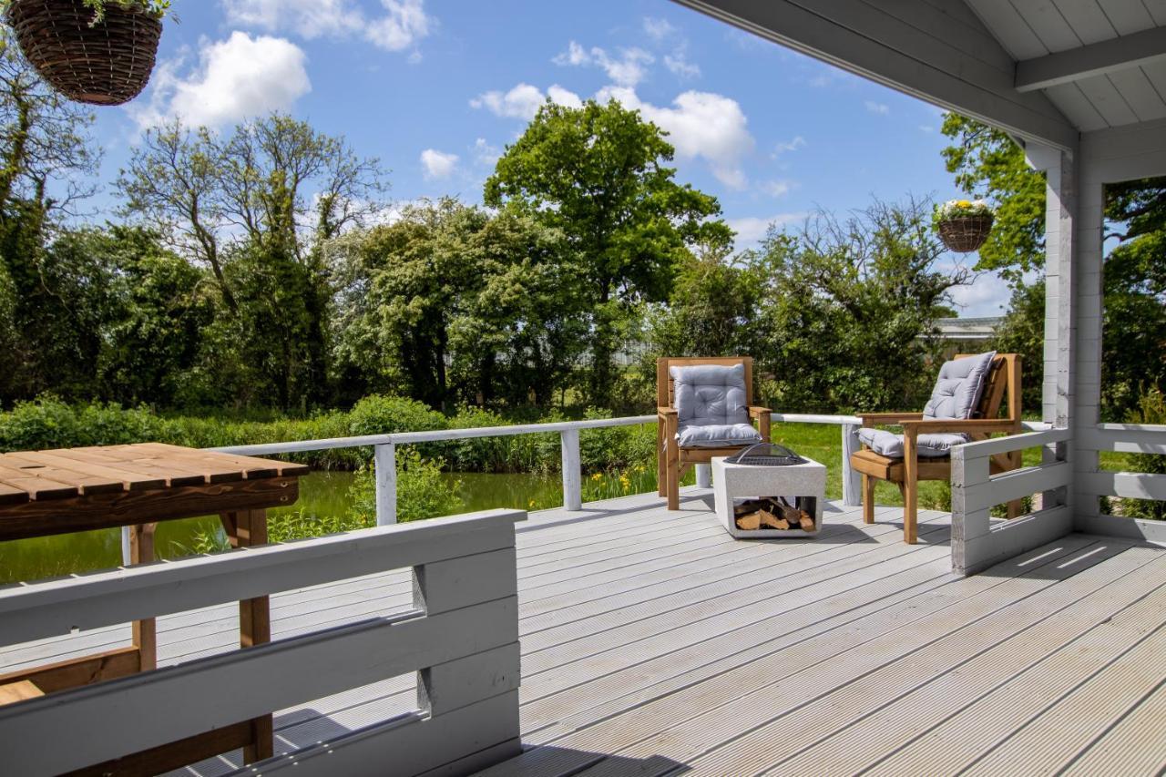 Choller Lake Lodges - Primrose Cabin With Private Hot Tub Arundel Extérieur photo