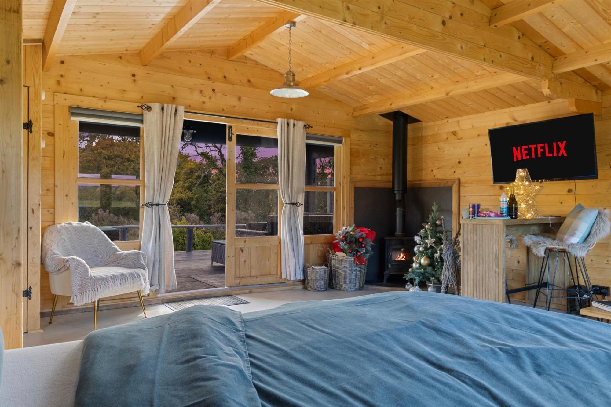 Choller Lake Lodges - Primrose Cabin With Private Hot Tub Arundel Extérieur photo